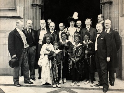 Pigmei africani alla Camera dei Comuni, Londra, 29 giugno 1905 da J. Benjamin Stone