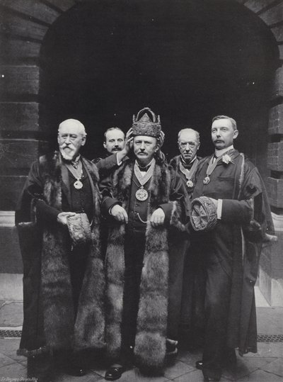 Giorno delle elezioni alla Girdlers Hall, incoronazione del Maestro da J. Benjamin Stone