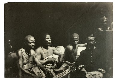 Capitano Gallwey e capi Edo, Benin, Nigeria, 1892 da J. H. Swainson