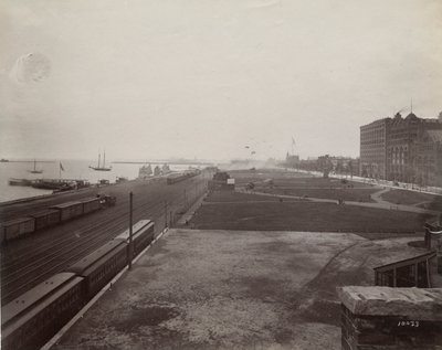 Veduta a sud di Michigan Avenue dal lato ovest dei binari della Illinois Central Railroad, Chicago, c.1890 da J. W. Taylor