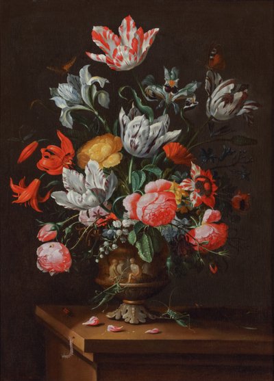 Tulipani e altri fiori in un vaso barocco in gres dipinto su un ripiano di legno da Jacob Marrel