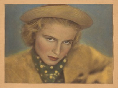 Ritratto di Rini Otte con cappello e sciarpa a pois da Jacob Merkelbach