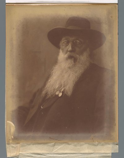 Ritratto di un uomo con barba e cappello e un sigaro in bocca da Jacob Merkelbach