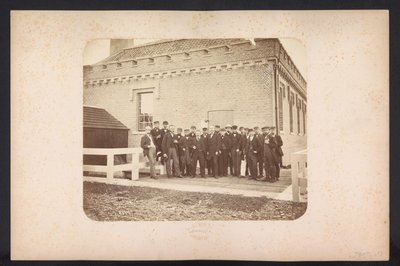 Foto di gruppo degli operai, 1867-1869 da Jacobus van Gorkom jr.