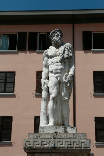 Statua di Ercole di Jacopo Sansovino, Brescello, Provincia di Emilia Romagna, Italia da Jacopo Sansovino