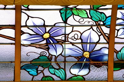 Nancy (dipartimento 54), Art Nouveau, “La vetrata alle Clematidi” (1901) - dettaglio, Vetrata di Jacques Gruber (1870-1936), al Crédit Lyonnais, rue St Georges da Jacques Gruber