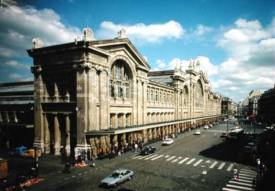 Veduta della facciata della Gare du Nord, costruita nel 1861-63 da Jacques Ignace Hittorff