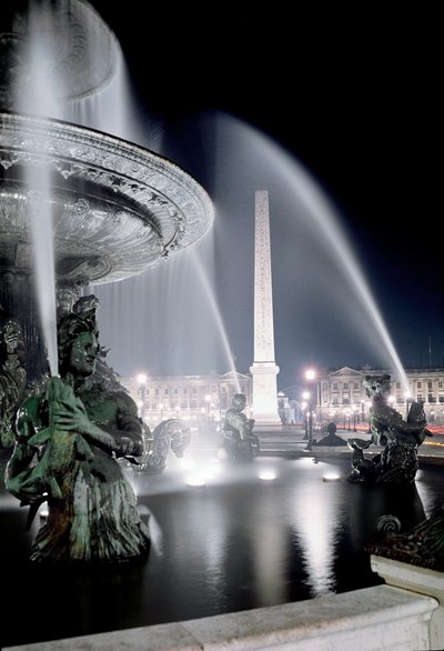 Veduta della fontana realizzata da Jacques Ignace Hittorff e dell