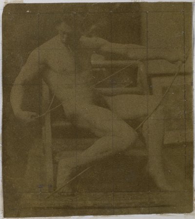 Studio di un modello maschile nudo, seduto su un gradino, visto di fronte con corda e arco in grembo, nell