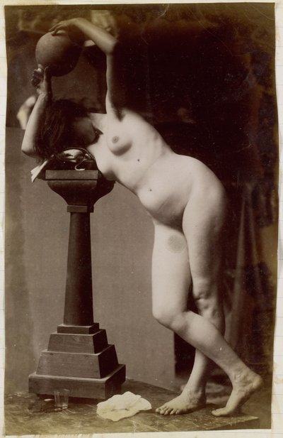 Studio di un modello femminile nudo, visto di fronte, nello studio di Jacques de Lalaing, studio preliminare per una fontana circolare da Jacques Lalaing (attributed to)