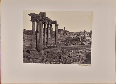 Veduta generale del Foro Romano dal Campidoglio, con in primo piano le otto colonne del Tempio di Saturno e sullo sfondo il Colosseo da James Anderson