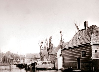 Case lungo il canale, Broek, Paesi Bassi, 1898 da James Batkin