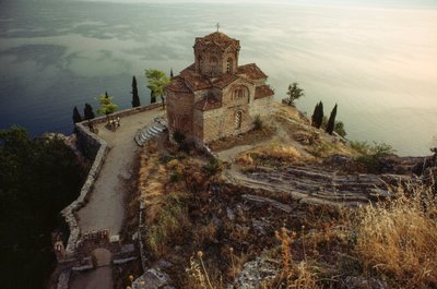 La regione di Ohrid è un sito del Patrimonio Mondiale. Chiesa di San Giovanni Kaneo, Lago Ohrid, Jugoslavia. da James L Stanfield