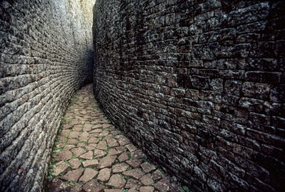 Le rovine del Grande Zimbabwe furono costruite tra il 1250 d.C. da James L Stanfield