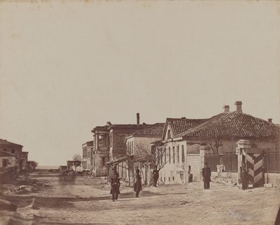 Veduta di strada con soldati da James Robertson