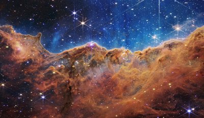 Scogliere cosmiche nella Nebulosa Carina (Immagine NIRCam) da James Webb Space Telescope (NASA)