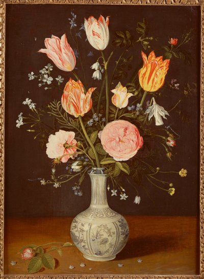 Tulipani, rose, non ti scordar di me e altri fiori in un vaso blu e bianco della tarda dinastia Ming da Jan Brueghel the Elder