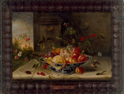 Composizione di natura morta decorativa con una ciotola di porcellana, frutta e insetti da Jan van Kessel
