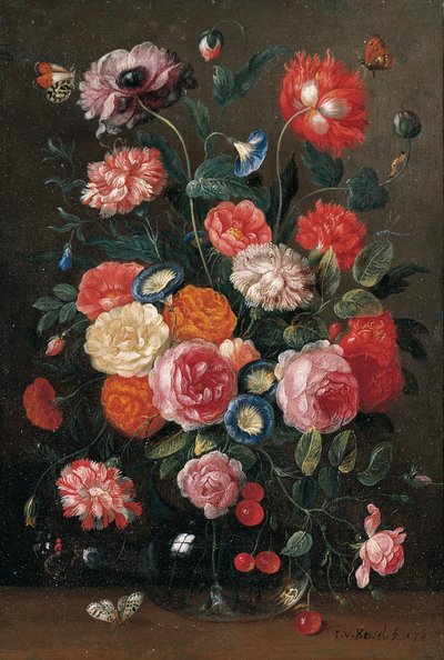 Rose, garofani, gloria mattutina, un papavero e un rametto di ciliegie in un vaso di vetro, una parete marrone, una punta d