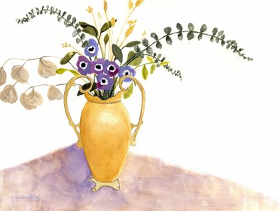 Natura morta con fiori viola e vaso inglese, 2024 circa (acquerello su carta) da Janel Bragg