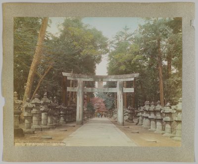 Ingresso a un tempio nel parco di Uyeno, Tokyo, Giappone da Japanese Photographer