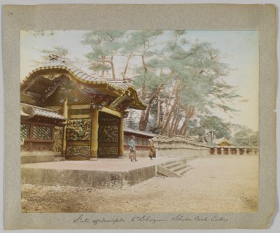 Porta del Tempio del 6° Shogun, Parco Shiba, Tokyo, Giappone (foto b/n colorata a mano) da Japanese Photographer