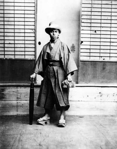 Uomo giapponese con cappello europeo, c.1860-80 da Japanese Photographer