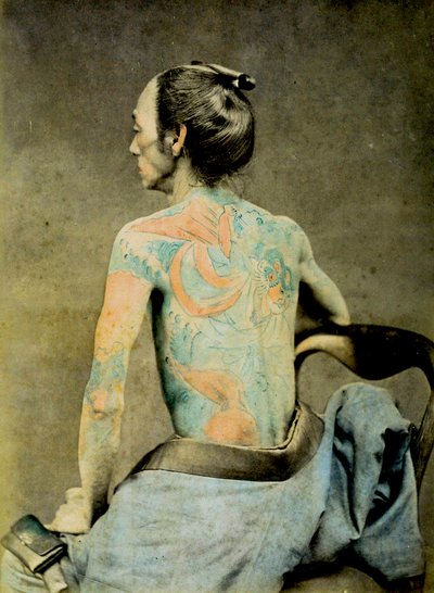 Uomo giapponese con tatuaggi tradizionali Irezumi, c.1890 (foto all