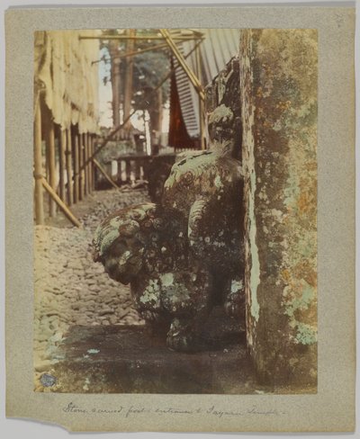 Palo scolpito in pietra all