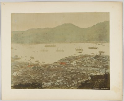 Il porto di Nagasaki, Giappone (foto b/n colorata a mano) da Japanese Photographer