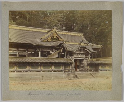 Tōshō-gū visto dal cancello, Nikko, Giappone da Japanese Photographer