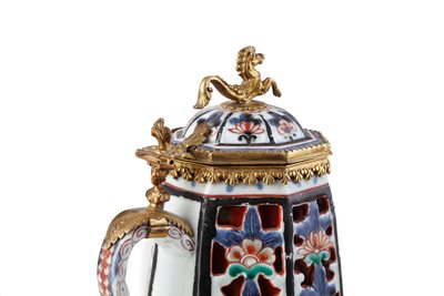 Raro ed elegante caffettiera e coperchio Imari da Japanese School