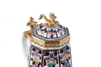 Una rara caffettiera Imari elegantemente montata con coperchio da Japanese School