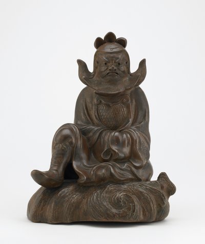 Figura di Shoki, il domatore di demoni, seduto su una roccia, Imbe, prefettura di Okayama, periodo Edo o era Meiji da Japanese School