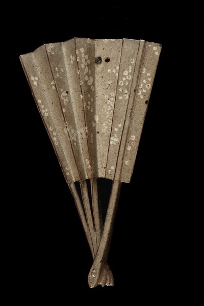 Vaso appeso a forma di ventaglio, prefettura di Kumamoto, periodo Edo da Japanese School