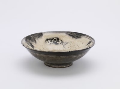 Ciotola da portata individuale, Kyushu o Kyoto, periodo Edo, XVIII-XIX secolo da Japanese School