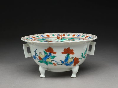 Ciotola Koro con coperchio piatto, ceramica Kakiemon da Japanese School
