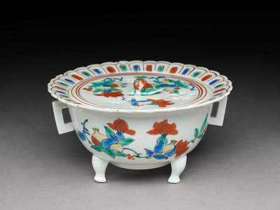 Ciotola Koro con coperchio piatto, ceramica Kakiemon, 1680-1700 da Japanese School