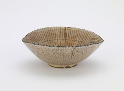 Ciotola da portata individuale Kyoto a forma di cappello di giunco, con marchio "Kiyomizu", fine XVII secolo da Japanese School
