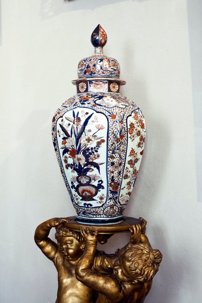 Grande vaso giapponese con coperchio del periodo Edo, era Genroku. 1688-1703. Appartamenti di Maria Brignole-Sale De Ferrari, Duchessa di Galliera (1811-1888), i mobili provengono dall