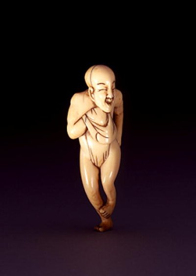 Netsuke di un uomo con faccia di cavallo e testa a cupola, probabilmente Osaka, c.1800-20 da Japanese School