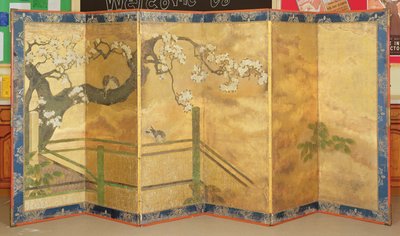 Uno di un paio di schermi dipinti, giapponese, fine XVII o inizio XVIII secolo da Japanese School