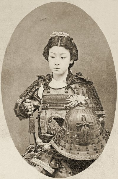 Ritratto di una guerriera con fiori nei capelli, c.1895 da Japanese School