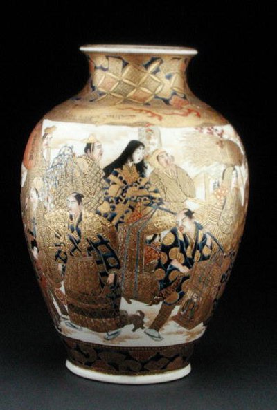 Vaso Satsuma con figure in una processione, fine XIX secolo da Japanese School