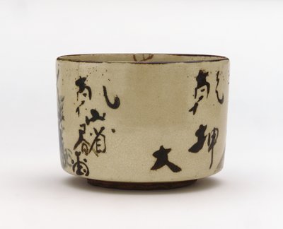 Ciotola da tè con disegno di rifugio di montagna, metà XVIII secolo da Japanese School