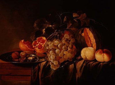 Natura morta di melone, uva, melograno, noci su un piatto di peltro e pesche da Jasper Geerards