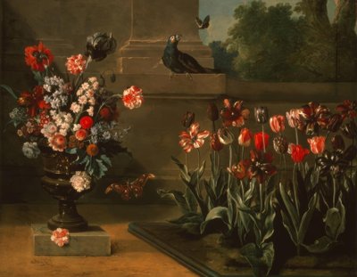 Parterre di tulipani e vaso di fiori ai piedi di un muro da Jean Baptiste Oudry