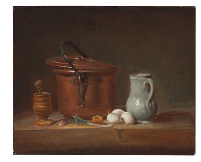 Una casseruola di rame, un pestello e mortaio, una brocca, uno scalogno, uova e una cipolla su uno scaffale da Jean Baptiste Simeon Chardin