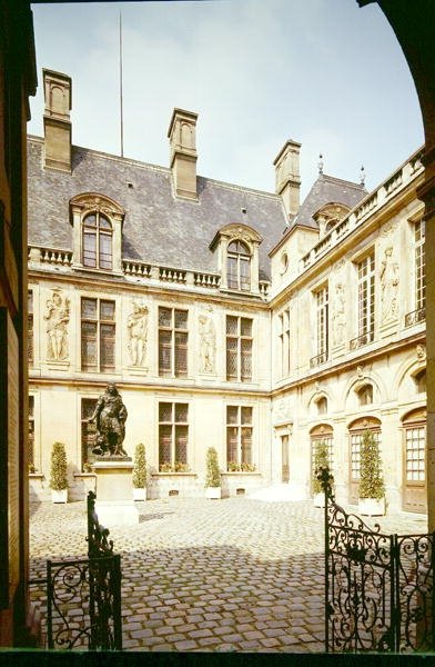 Veduta della Cour d