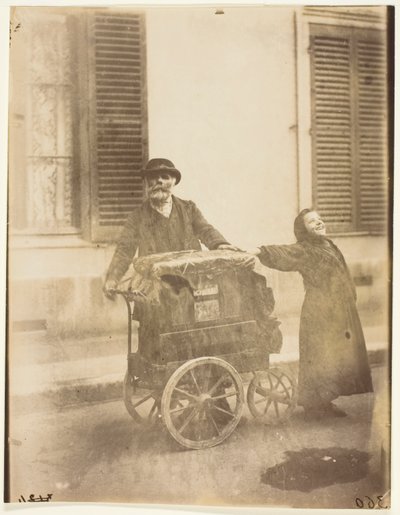 Suonatore di organo da Jean Eugène Auguste Atget